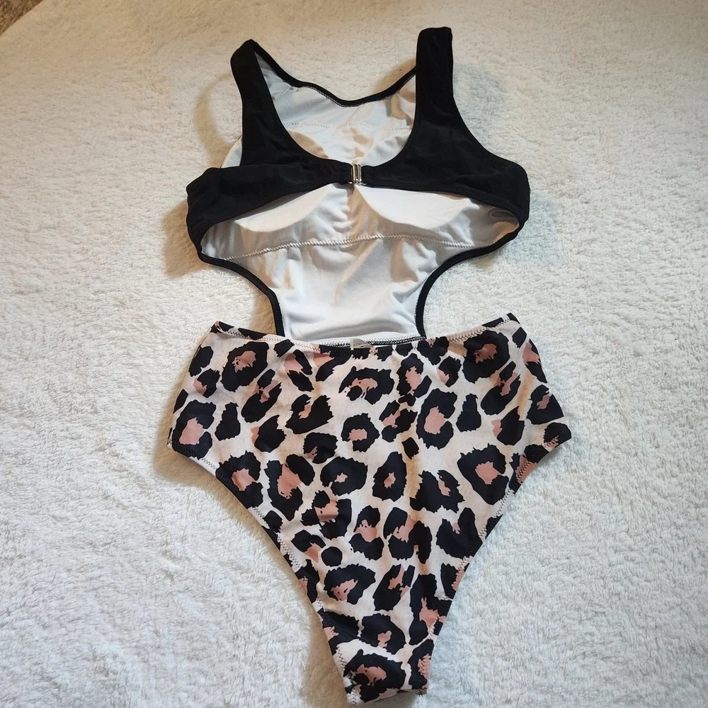Unbranded Black and Animal Print Backless Swimsuit Women's Size Medium‎